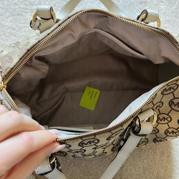 Michael Kors Grayson Satchel Large Size MINT CONDITION!! - Picture 2 of 10
